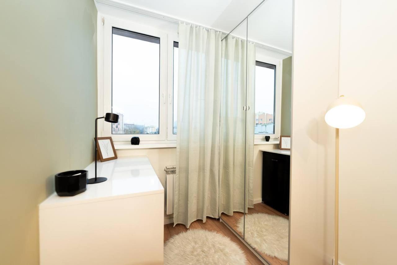 Obok Metra! Apartmenty Natural * Warsaw